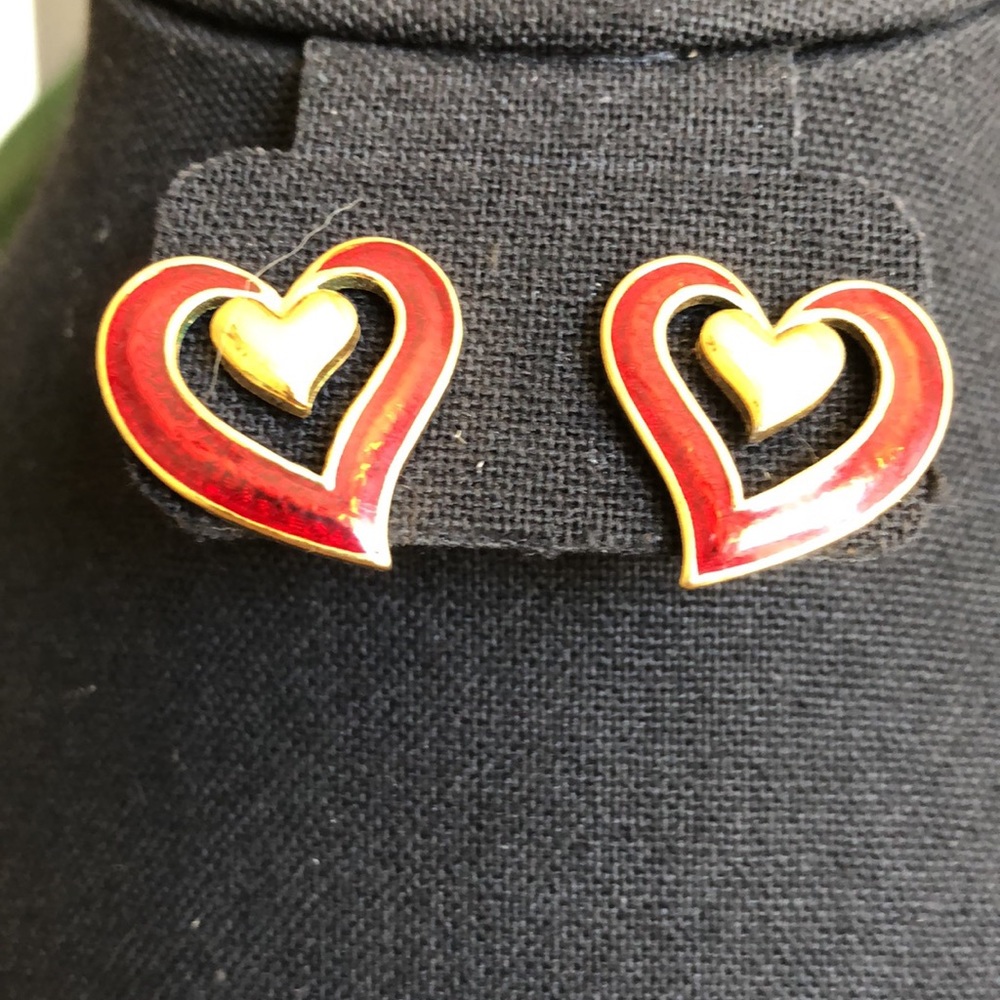 Vintage AVON Ruby Look Gold Tone Heart Post Earrings - Picture 3 of 5